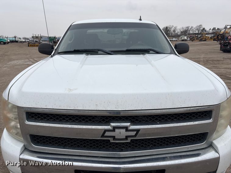 image for item FG2635 2011 Chevrolet Silverado 1500 Ext. Cab pickup truck