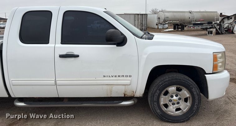 image for item FG2635 2011 Chevrolet Silverado 1500 Ext. Cab pickup truck