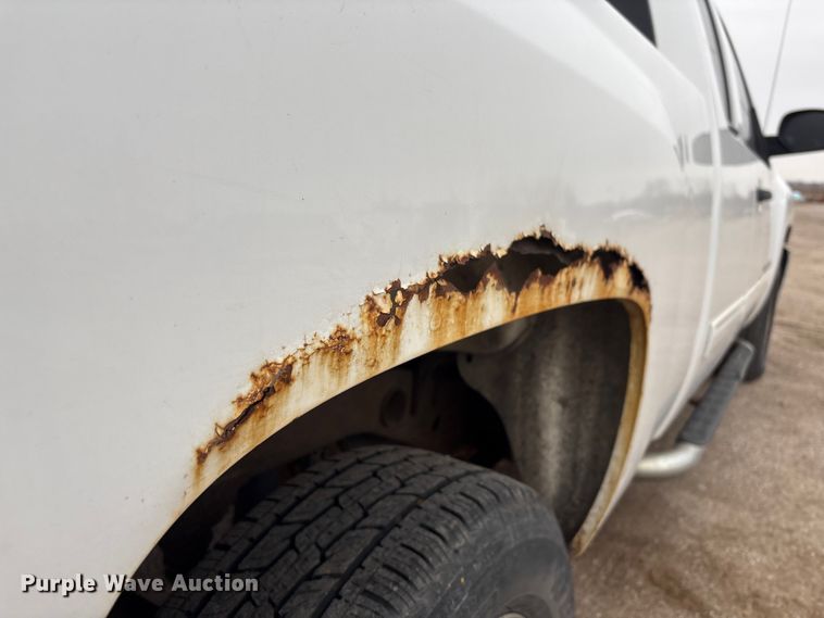 image for item FG2635 2011 Chevrolet Silverado 1500 Ext. Cab pickup truck