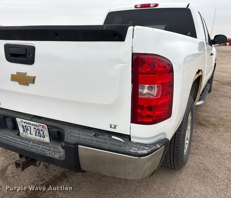 image for item FG2635 2011 Chevrolet Silverado 1500 Ext. Cab pickup truck