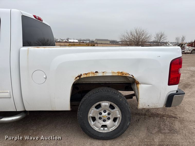 image for item FG2635 2011 Chevrolet Silverado 1500 Ext. Cab pickup truck