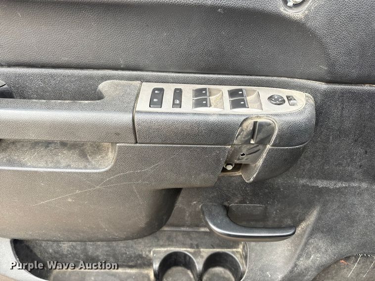 image for item FG2635 2011 Chevrolet Silverado 1500 Ext. Cab pickup truck