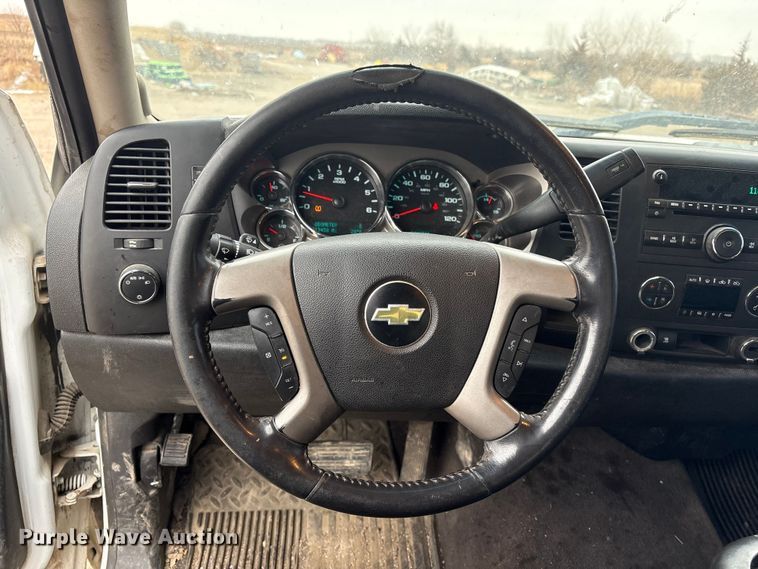 image for item FG2635 2011 Chevrolet Silverado 1500 Ext. Cab pickup truck