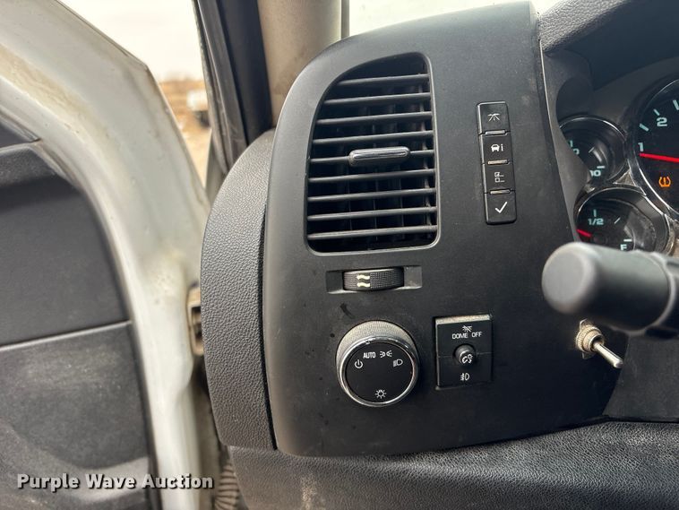 image for item FG2635 2011 Chevrolet Silverado 1500 Ext. Cab pickup truck