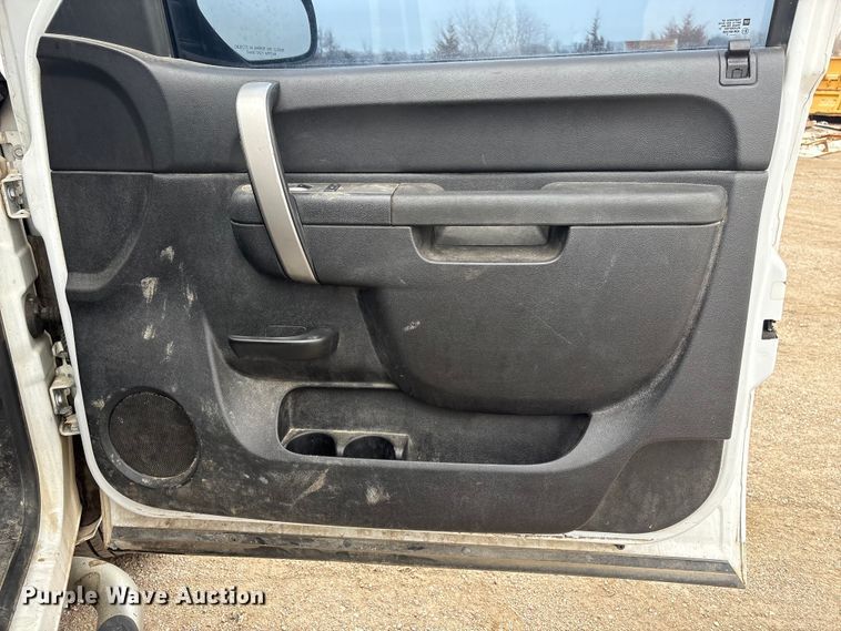 image for item FG2635 2011 Chevrolet Silverado 1500 Ext. Cab pickup truck