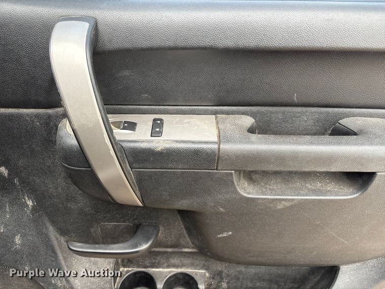 image for item FG2635 2011 Chevrolet Silverado 1500 Ext. Cab pickup truck