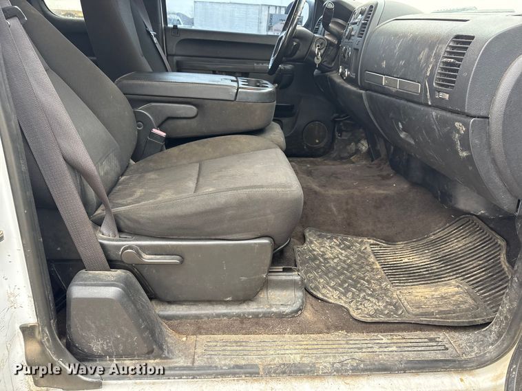 image for item FG2635 2011 Chevrolet Silverado 1500 Ext. Cab pickup truck