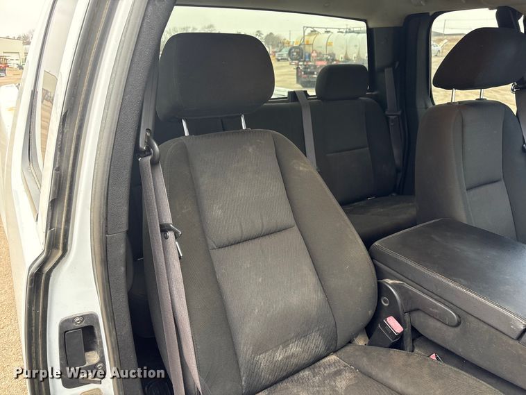 image for item FG2635 2011 Chevrolet Silverado 1500 Ext. Cab pickup truck