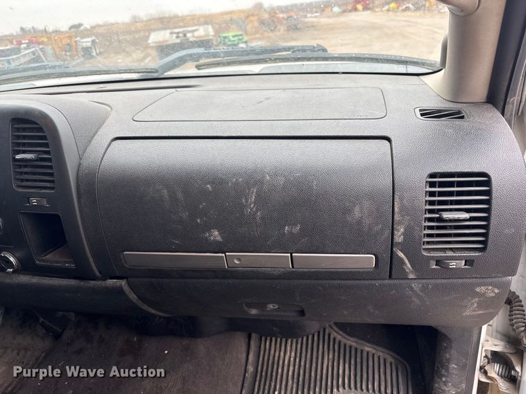 image for item FG2635 2011 Chevrolet Silverado 1500 Ext. Cab pickup truck