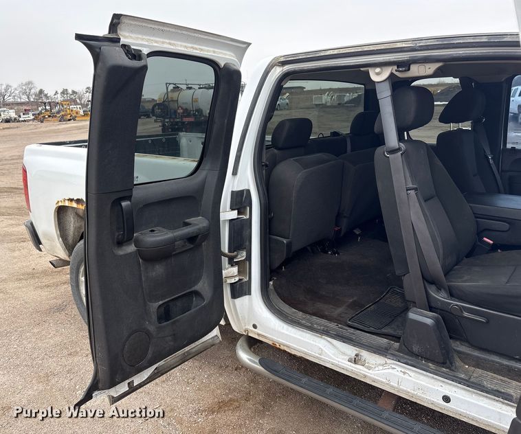 image for item FG2635 2011 Chevrolet Silverado 1500 Ext. Cab pickup truck