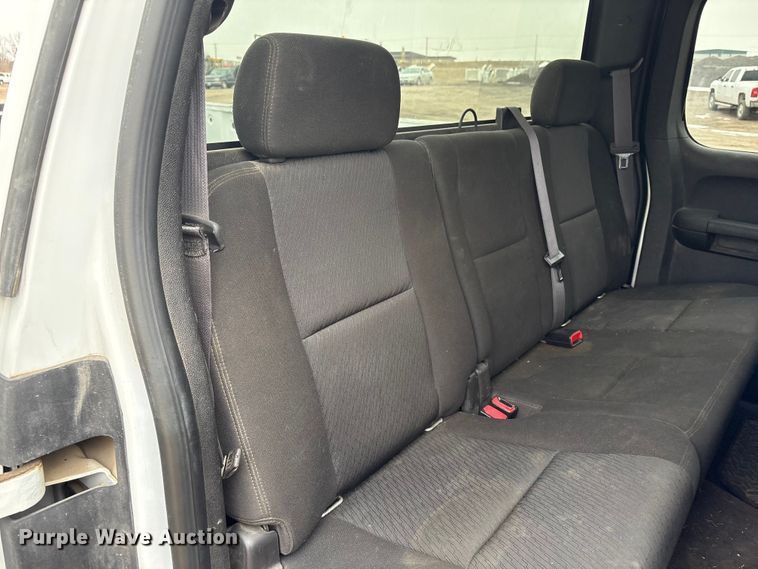 image for item FG2635 2011 Chevrolet Silverado 1500 Ext. Cab pickup truck