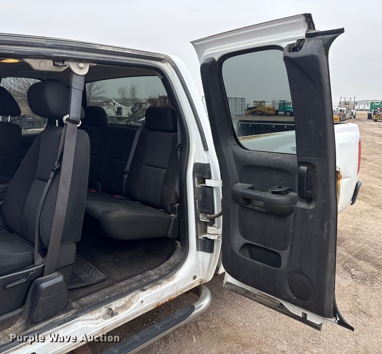 image for item FG2635 2011 Chevrolet Silverado 1500 Ext. Cab pickup truck