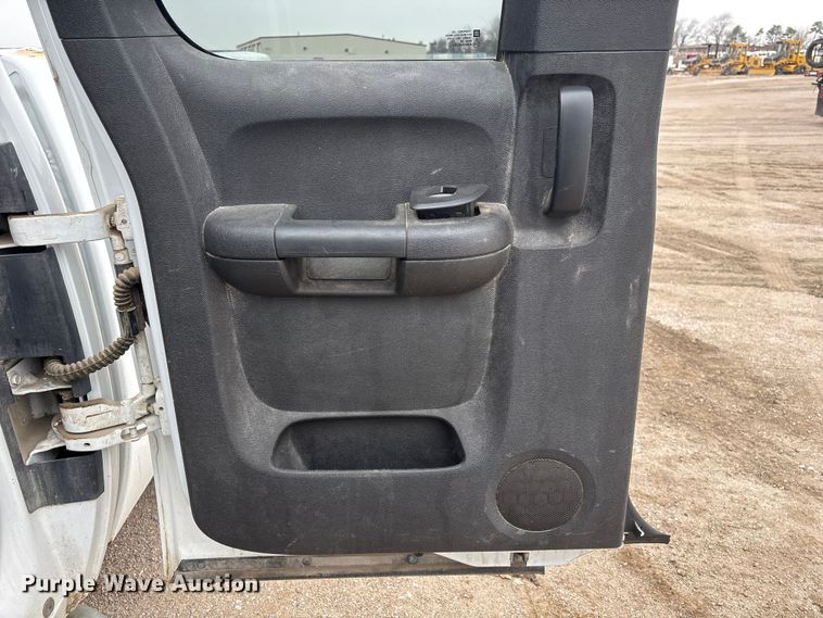 image for item FG2635 2011 Chevrolet Silverado 1500 Ext. Cab pickup truck