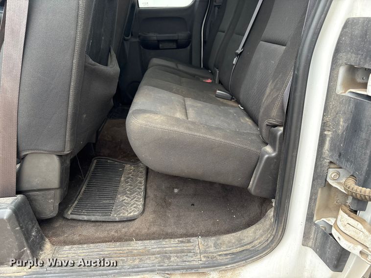 image for item FG2635 2011 Chevrolet Silverado 1500 Ext. Cab pickup truck