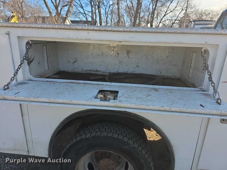 image for item FI0768 2011 Ford F550 Super Duty XL utility / service truck