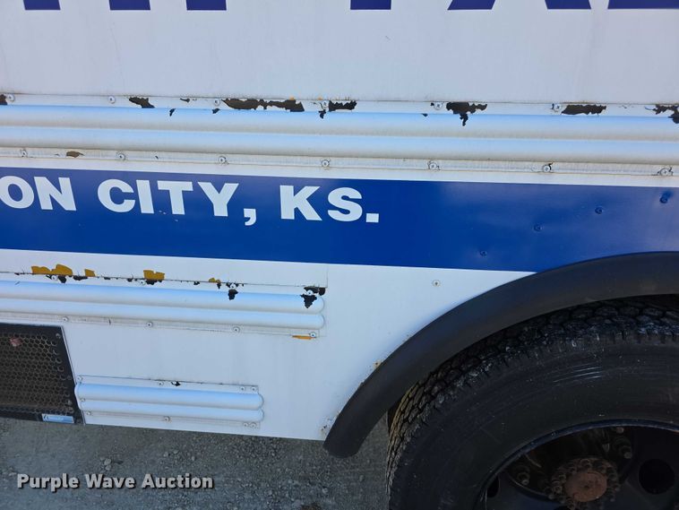 image for item FI0772 2005 Freightliner Thomas school bus