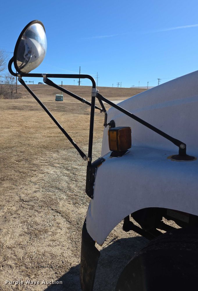 image for item FI0772 2005 Freightliner Thomas school bus