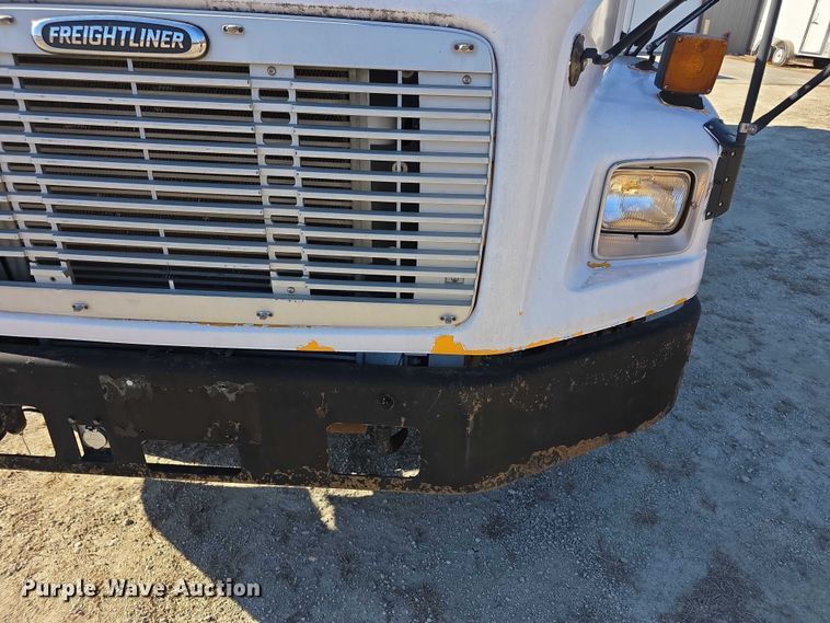 image for item FI0772 2005 Freightliner Thomas school bus