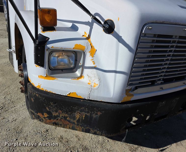 image for item FI0772 2005 Freightliner Thomas school bus