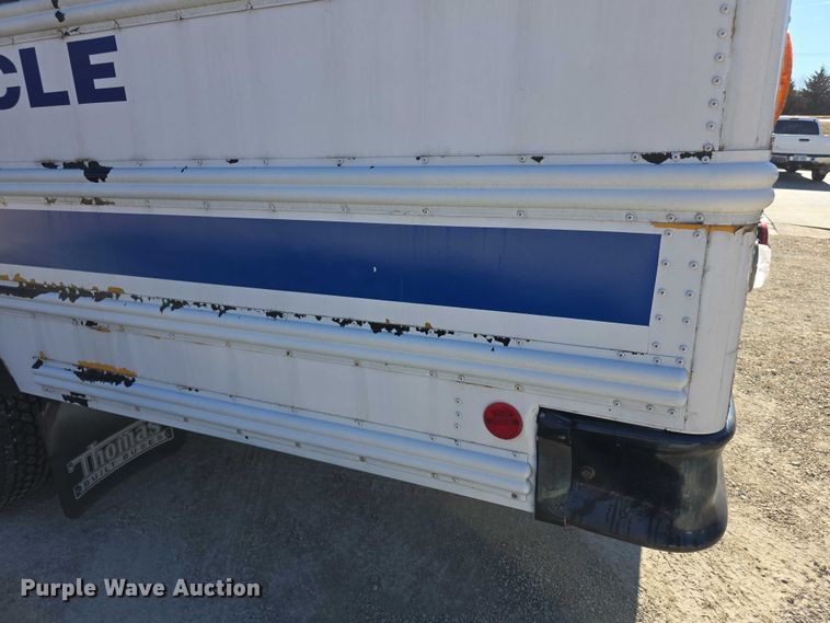 image for item FI0772 2005 Freightliner Thomas school bus