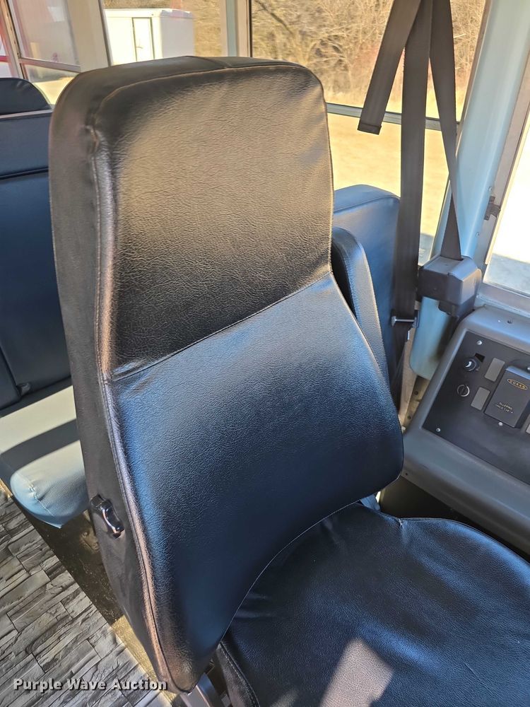 image for item FI0772 2005 Freightliner Thomas school bus