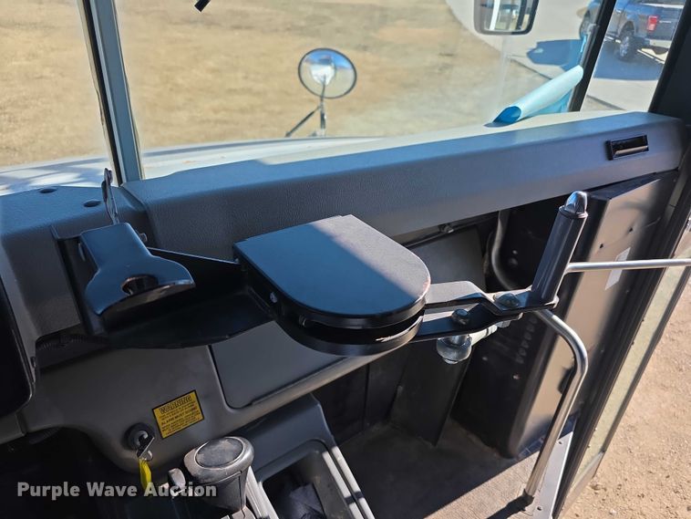 image for item FI0772 2005 Freightliner Thomas school bus