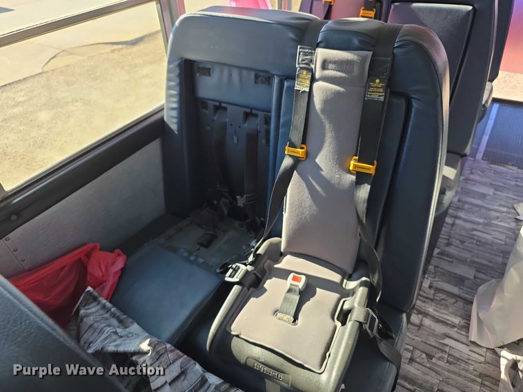 image for item FI0772 2005 Freightliner Thomas school bus