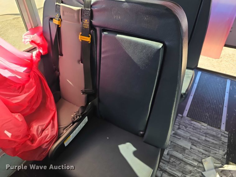 image for item FI0772 2005 Freightliner Thomas school bus