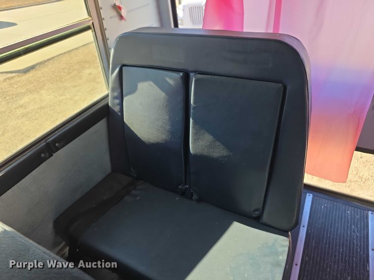 image for item FI0772 2005 Freightliner Thomas school bus