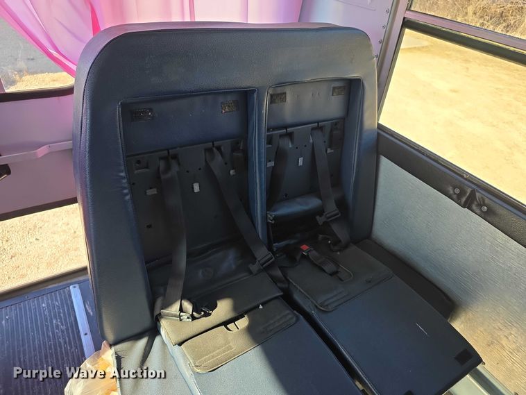 image for item FI0772 2005 Freightliner Thomas school bus