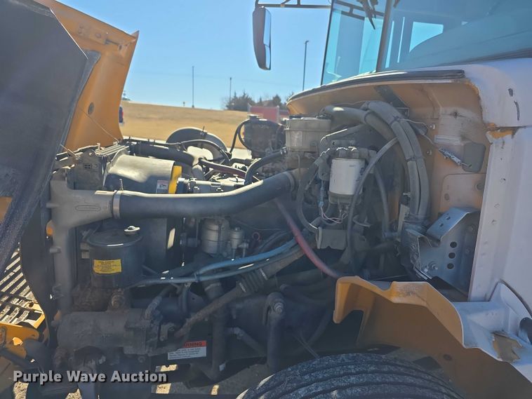 image for item FI0772 2005 Freightliner Thomas school bus