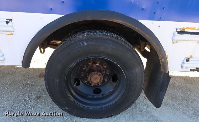 image for item FI0772 2005 Freightliner Thomas school bus