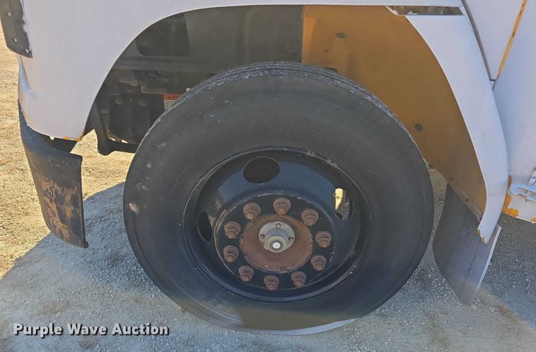 image for item FI0772 2005 Freightliner Thomas school bus