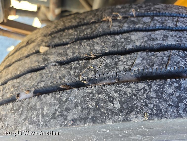 image for item FI0772 2005 Freightliner Thomas school bus