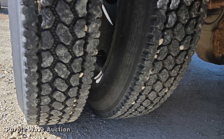 image for item FI0772 2005 Freightliner Thomas school bus