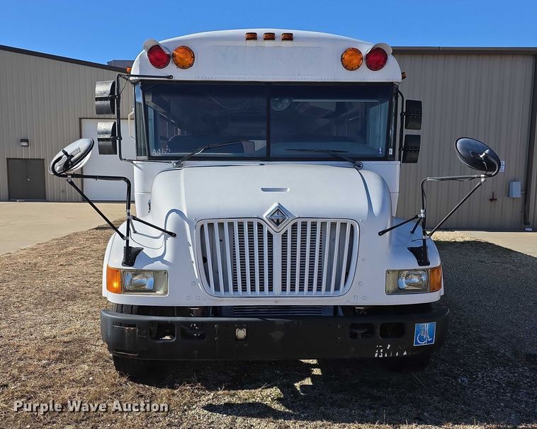 image for item FI0773 2002 International American bus