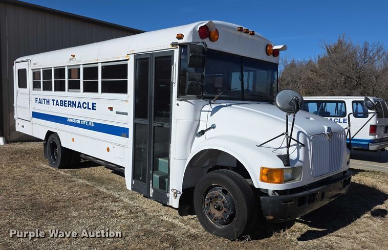 image for item FI0773 2002 International American bus