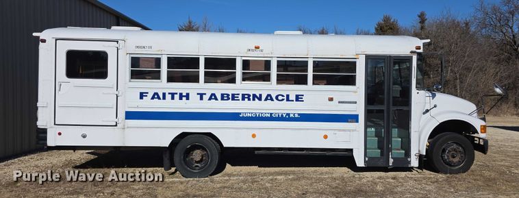 image for item FI0773 2002 International American bus