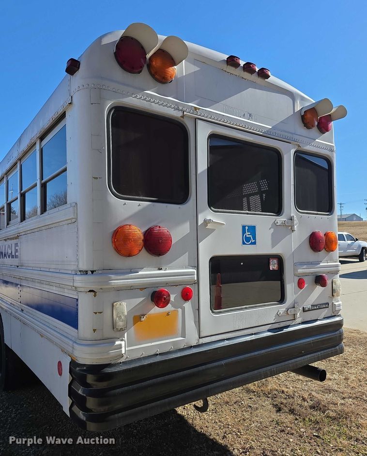 image for item FI0773 2002 International American bus