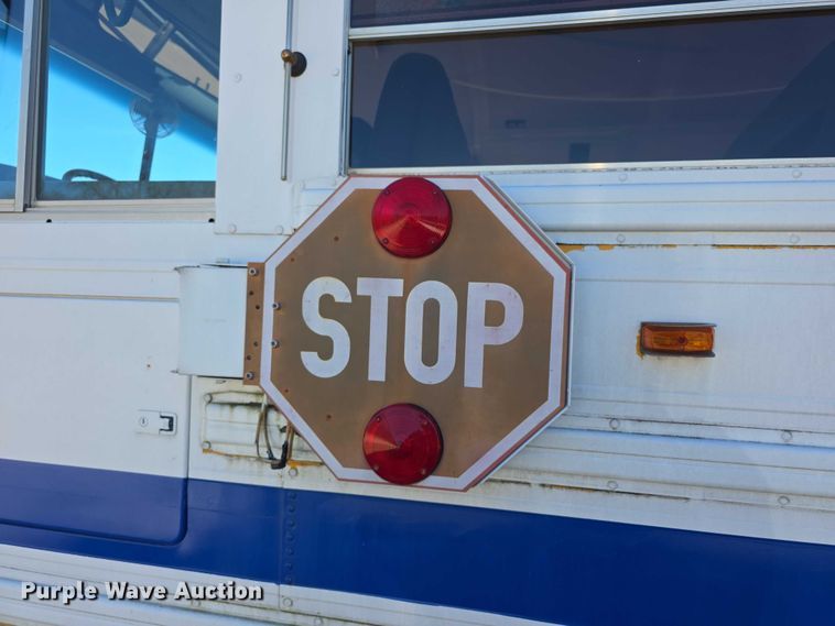 image for item FI0773 2002 International American bus