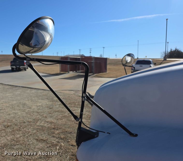 image for item FI0773 2002 International American bus