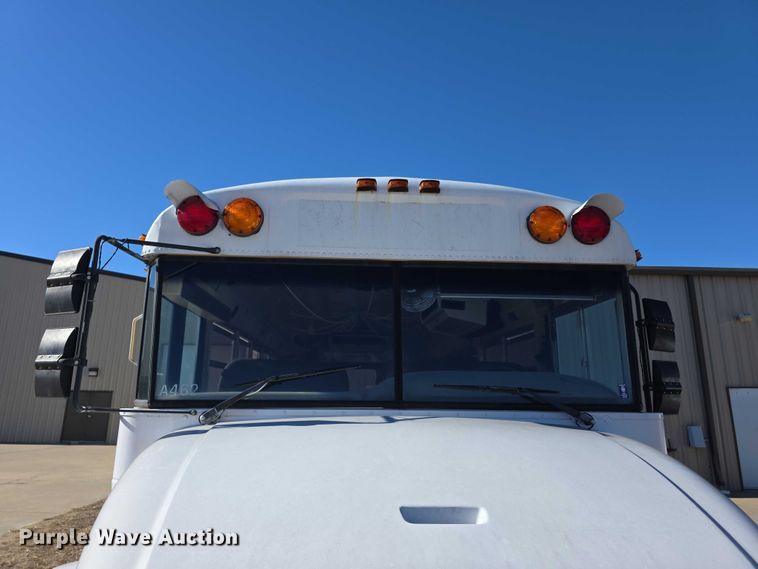 image for item FI0773 2002 International American bus