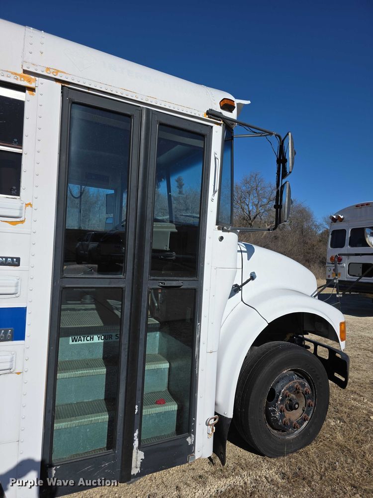 image for item FI0773 2002 International American bus