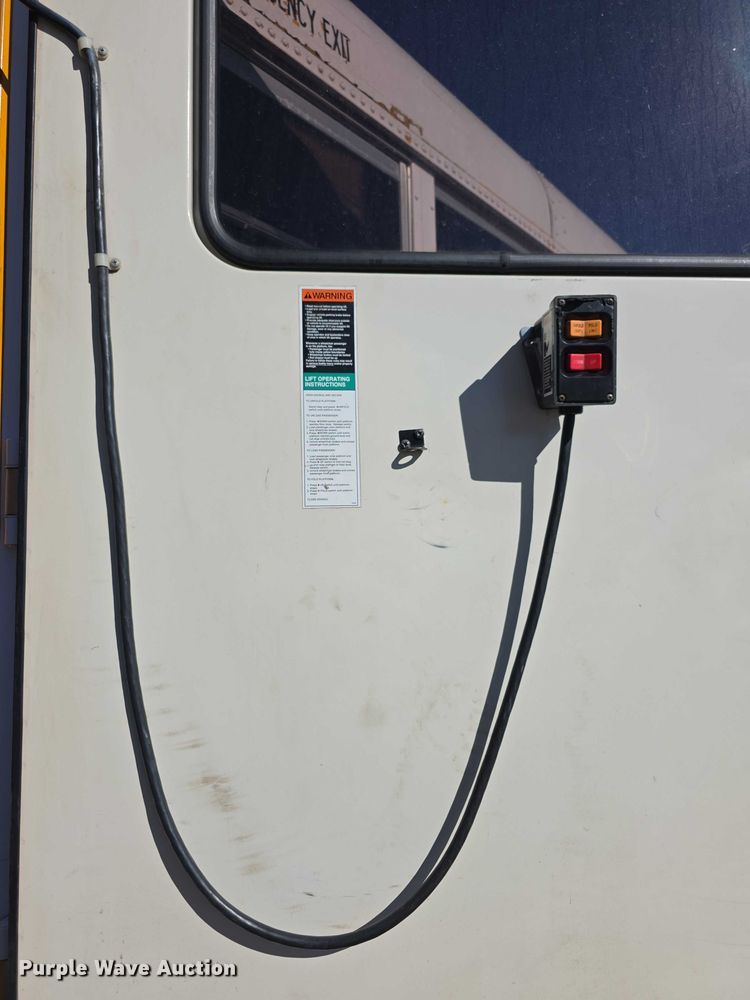 image for item FI0773 2002 International American bus