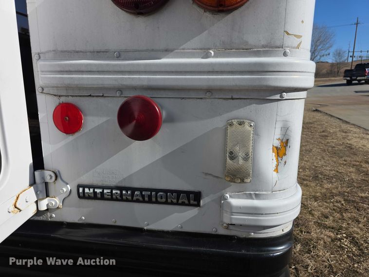 image for item FI0773 2002 International American bus