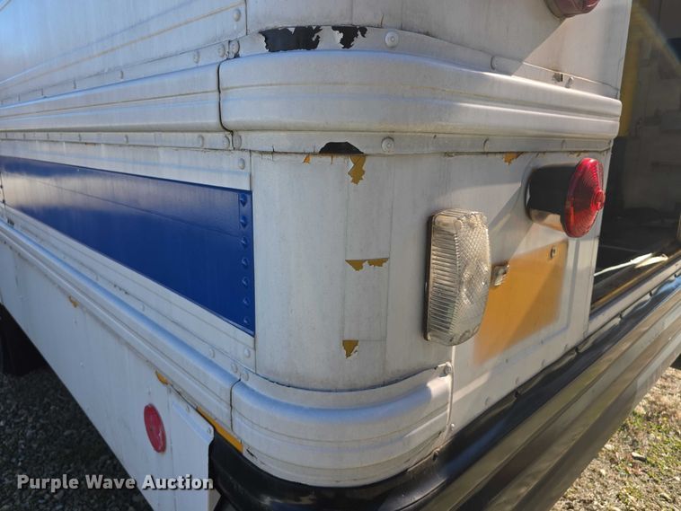 image for item FI0773 2002 International American bus