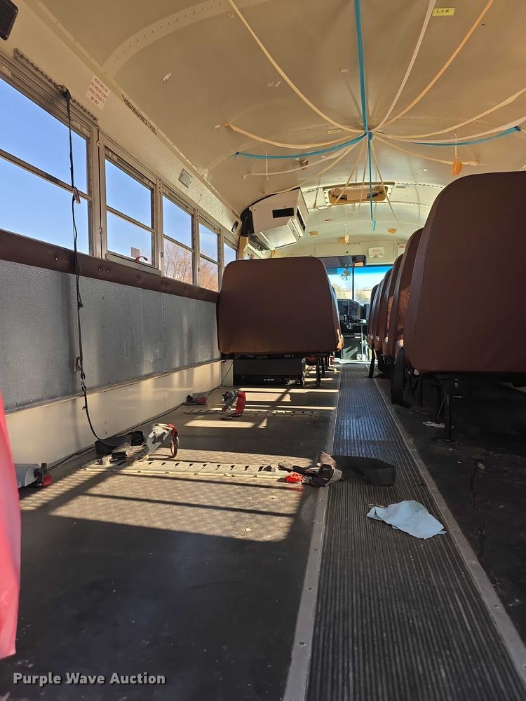 image for item FI0773 2002 International American bus