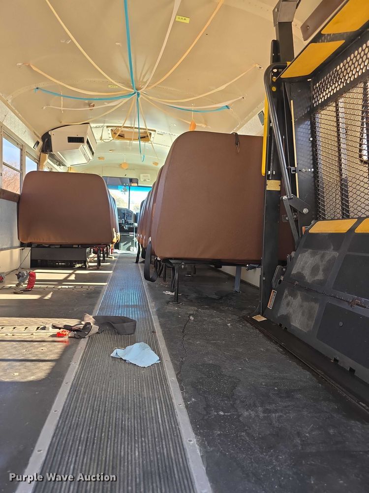 image for item FI0773 2002 International American bus