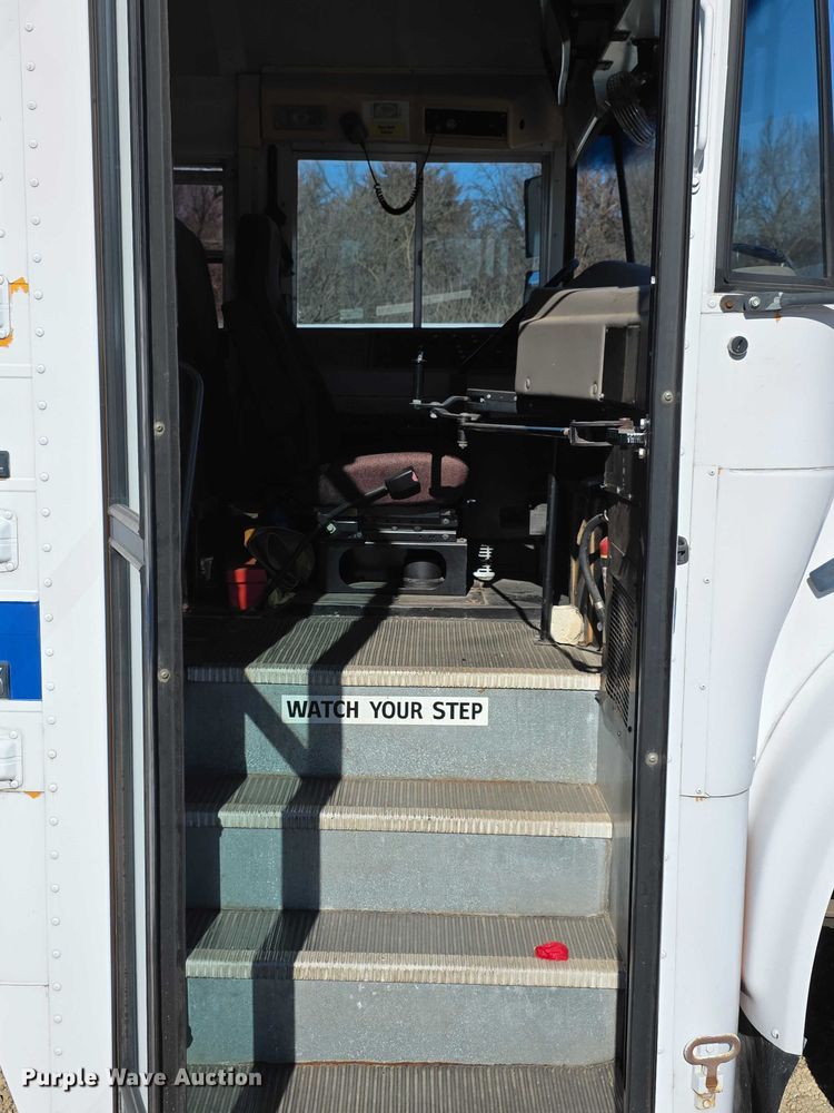 image for item FI0773 2002 International American bus