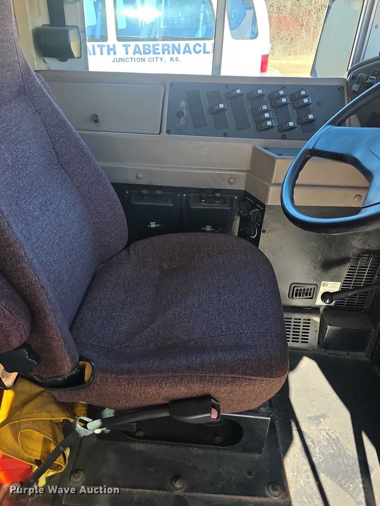 image for item FI0773 2002 International American bus